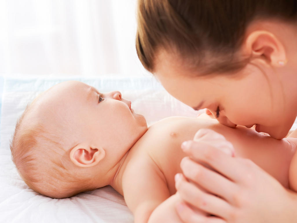 Làm thế nào để chăm sóc em bé sinh non phát triển khỏe mạnh?